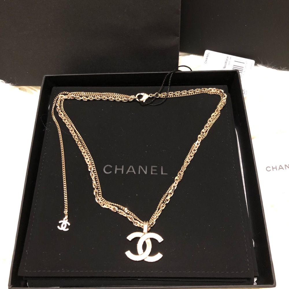 Chanel Necklace (Free Dior lip glow) - Picture 14 of 16